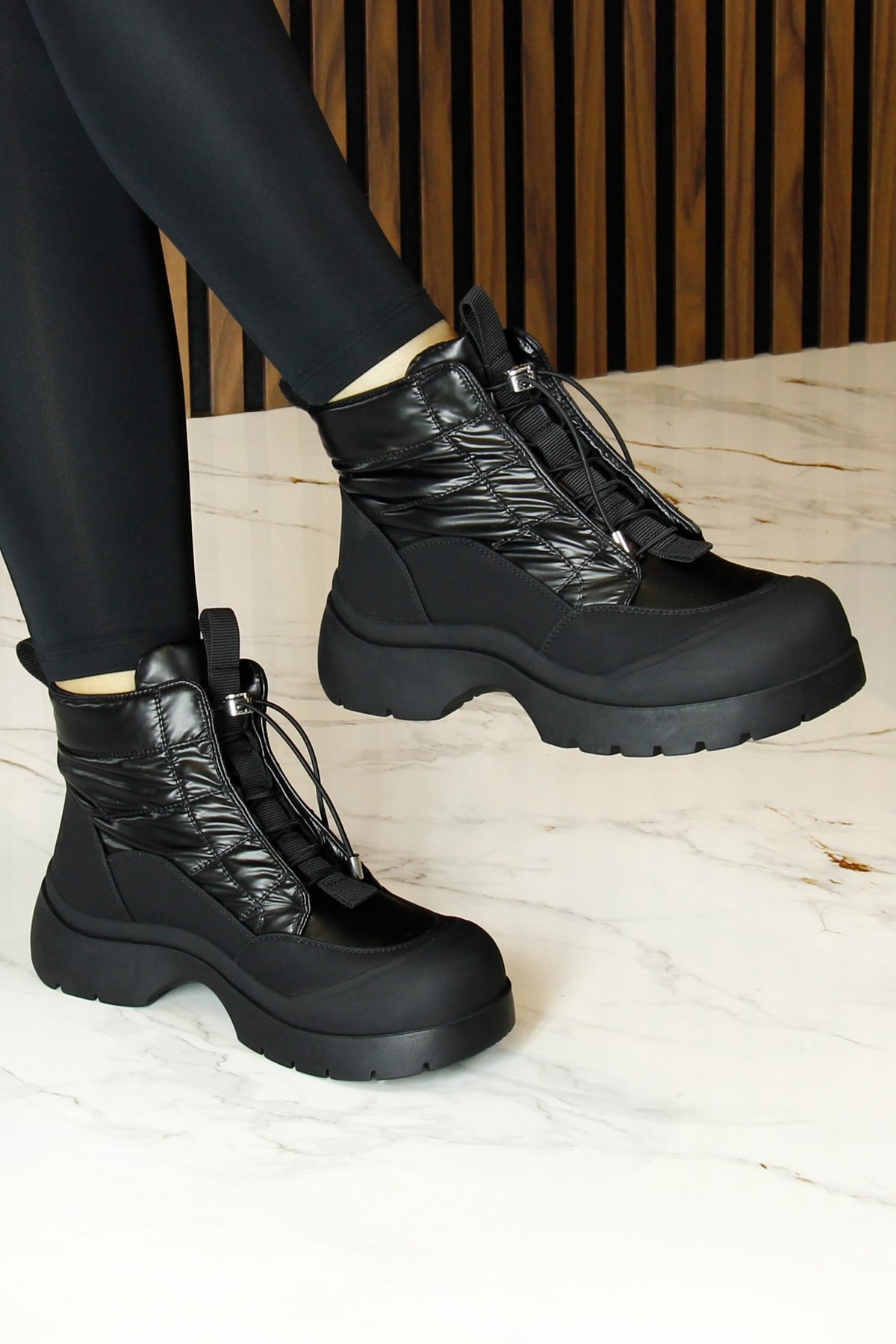 [8051] Siyah Vegan Kalp Klipsli Lastik Bağcıklı Kürk Astarlı Yuvarlak Burun Günlük Bot