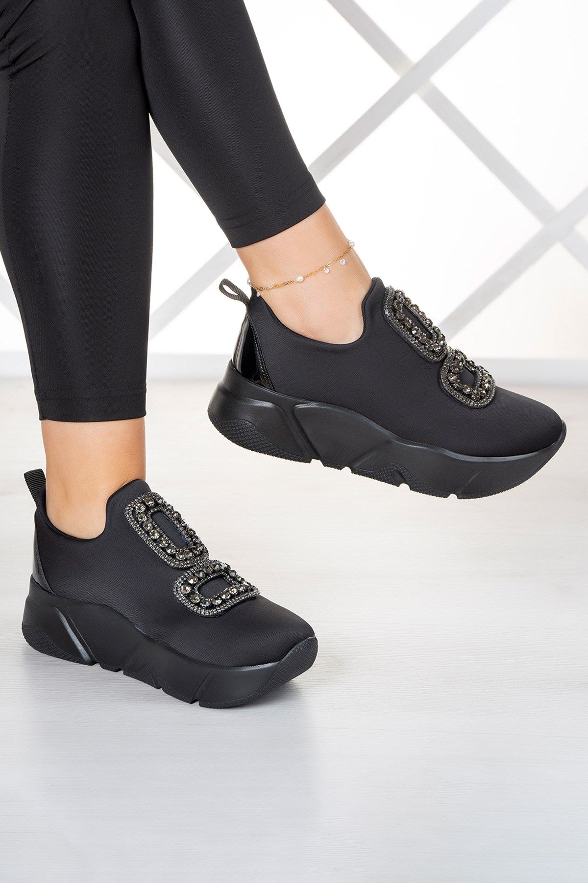 Almendra Siyah Streç Taşlı Sneaker