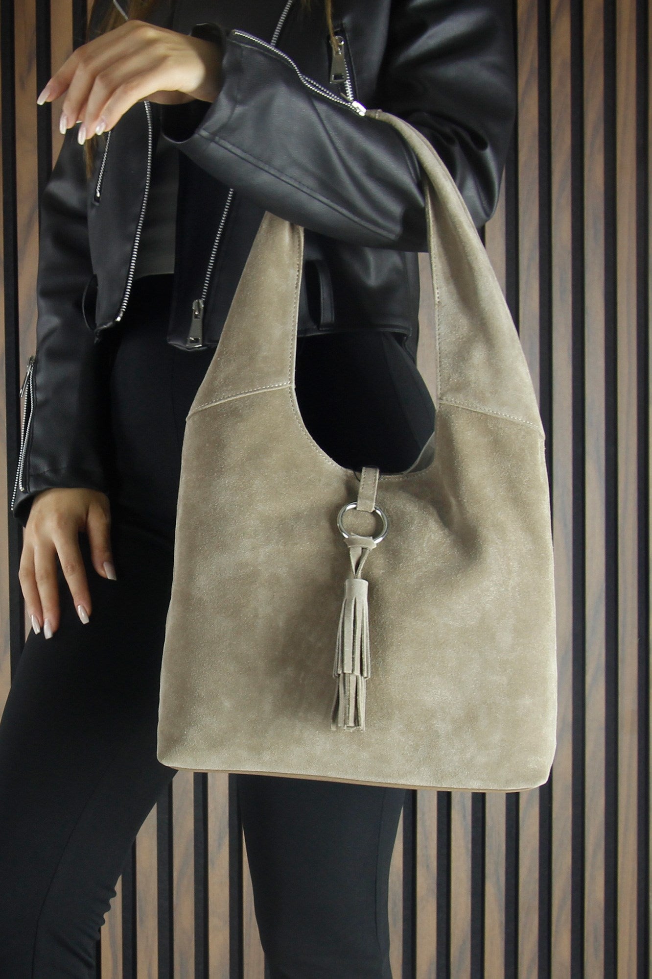 (VSN5015OC) Kum Hakiki Dana Süet Püsküllü Manyetik Kapaklı Orta Boy Günlük Omuz Çantası