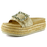 [7076] Bej Sabit Tek Bant Kristal Taş Süslemeli Hasır Dokulu Dolgu Topuklu Terlik