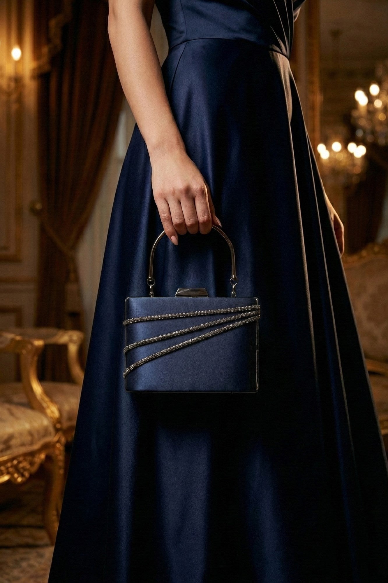 Lacivert Saten Taşlı Metal Saplı Zincir Askılı Abiye Çanta