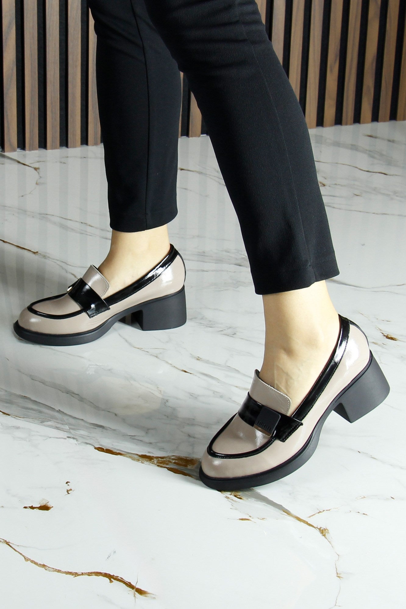 [MAX 54-141] Vizon Siyah Rugan Hakiki Dana Derisi Tokalı Kalın Topuklu Günlük Loafer Ayakkabı