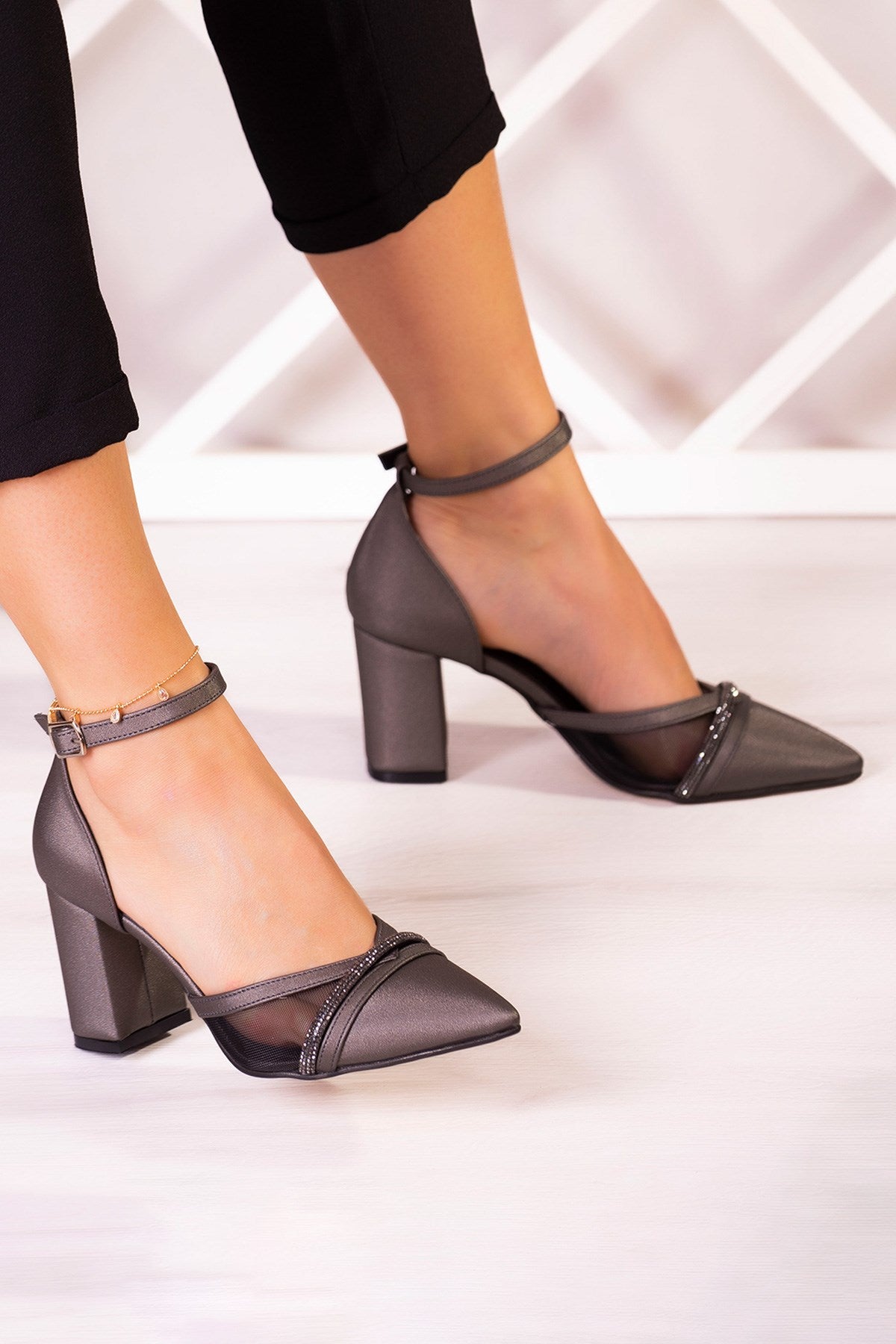 Molly Antrasit Saten Taşlı Fileli Kalın Topuklu Ayakkabı