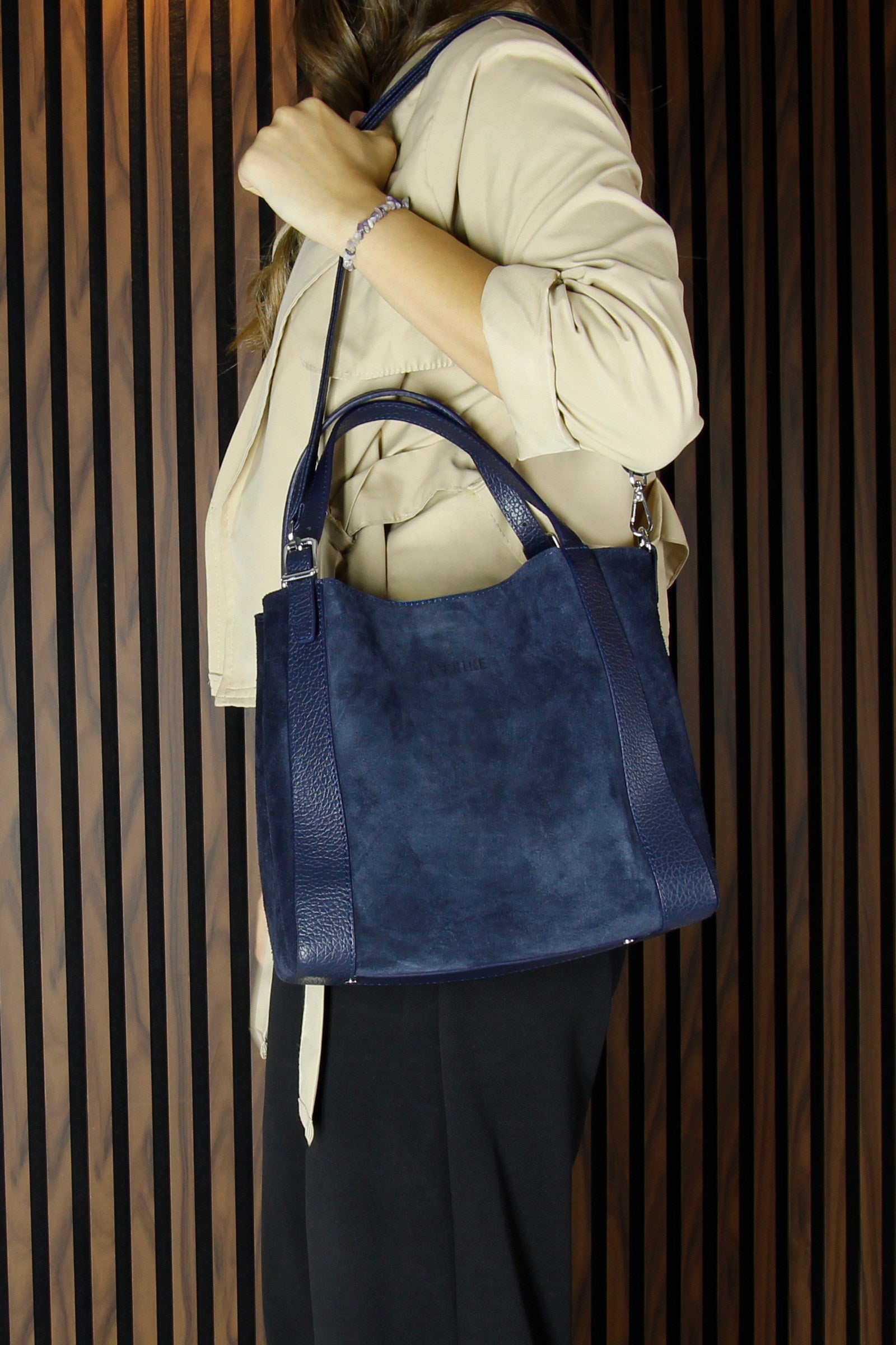 (VSN5012OC) Lacivert Hakiki Dana Süet Manyetik Kapaklı Büyük Boy Günlük Omuz Çantası ve Askılı El Çantası