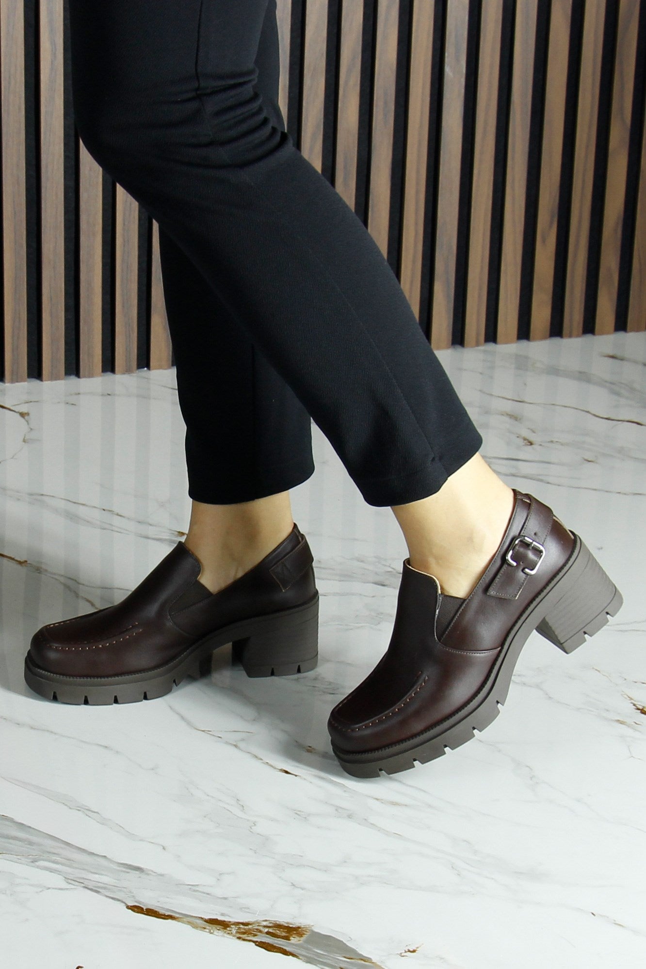 [MAX 5045] Kahverengi Hakiki Dana Derisi Lastikli Tokalı Kalın Topuklu Günlük Loafer Ayakkabı