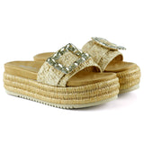 [7076] Bej Sabit Tek Bant Kristal Taş Süslemeli Hasır Dokulu Dolgu Topuklu Terlik