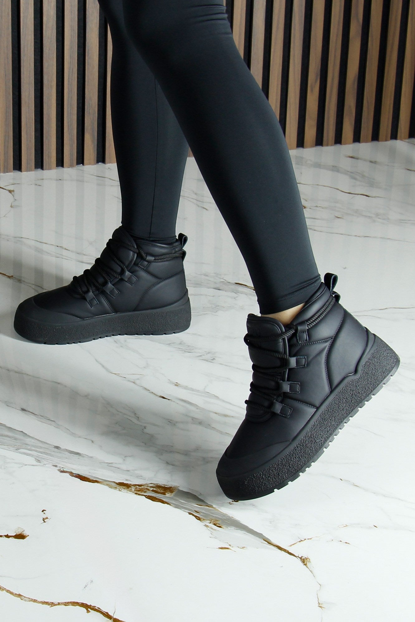 [261-BDLZ2004] Siyah Vegan Kürk Astarlı Bağcıklı Yuvarlak Burun Flatform Taban Günlük Bot