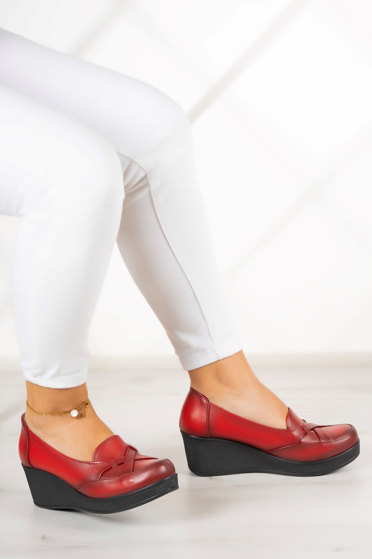 Shay Kırmızı Hakiki Deri Çapraz Bant Detaylı Dolgu Topuklu Günlük Ayakkabı