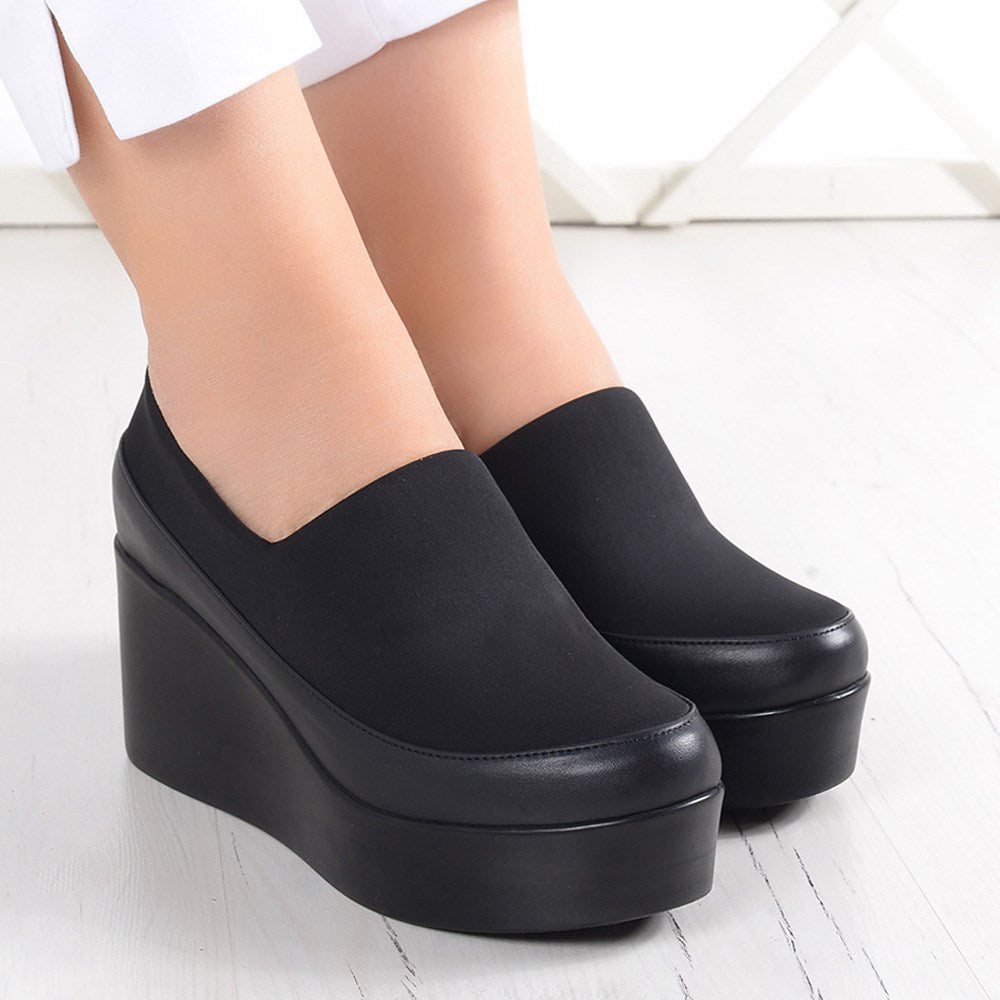 Carla Siyah Hakiki Deri Ön Yüz Streç Dolgu Topuklu Günlük Ayakkabı