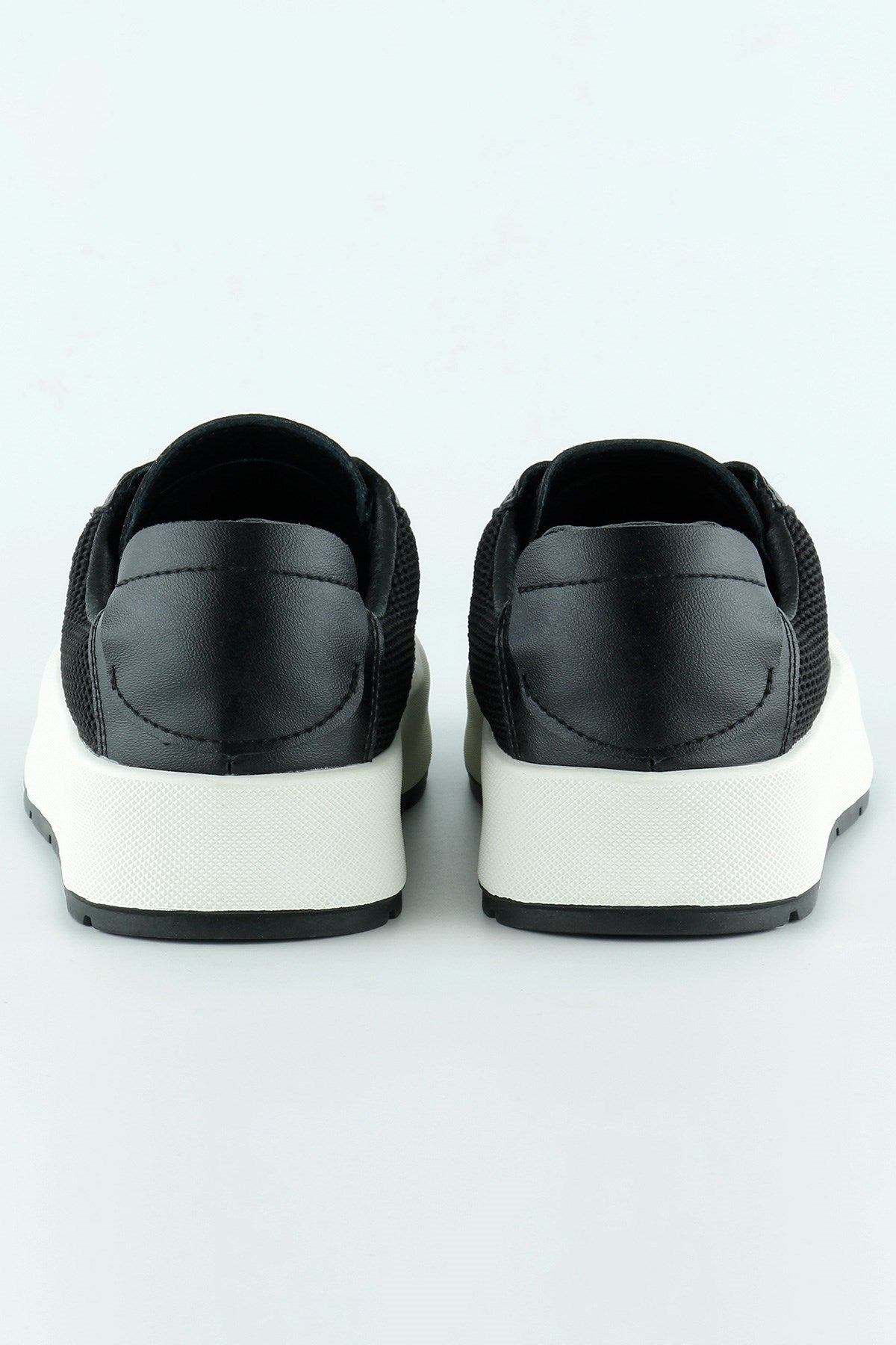 [5020] Siyah Yüksek Taban Spor Fileli Harf Detaylı İncili Bağcıklı Platform Sneaker