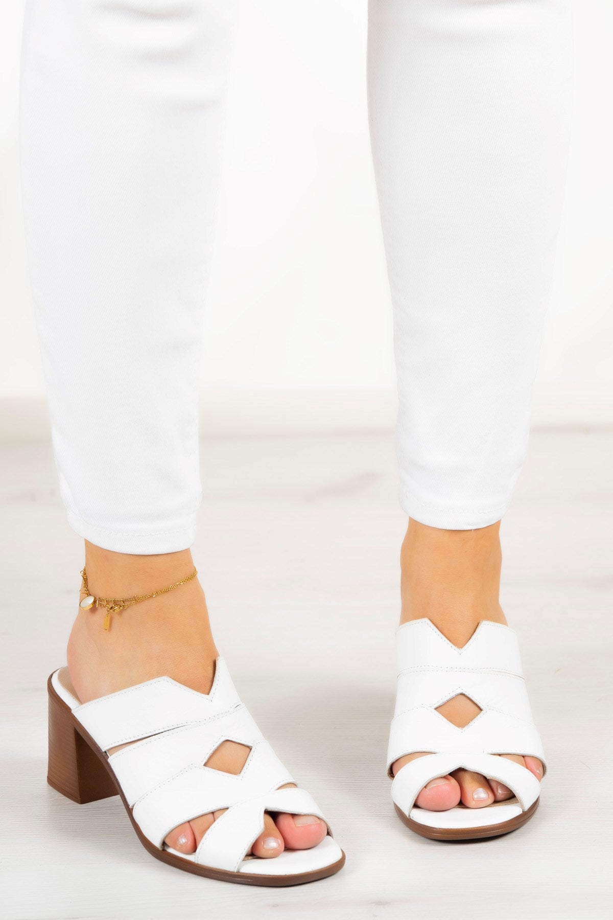 Bianca Beyaz Hakiki Deri Terlik