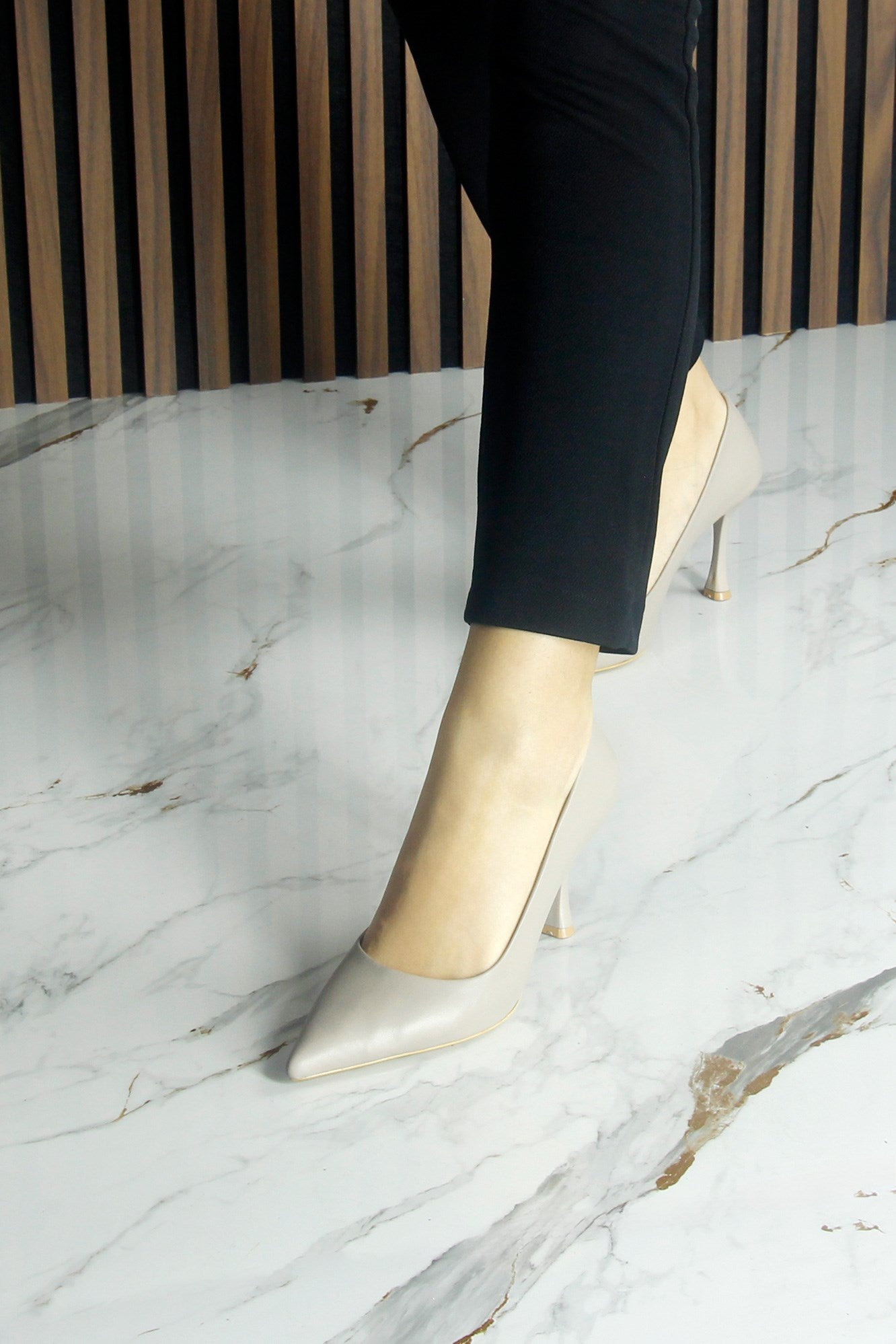 Suzanna Vizon Hakiki Dana Derisi Sivri Burun Klasik İnce Topuklu Ayakkabı