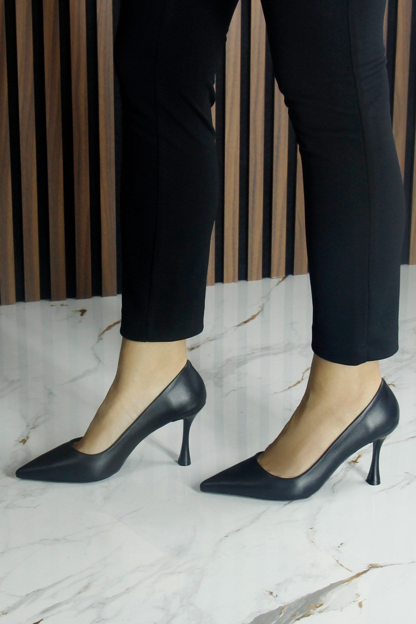 Suzanna Siyah Hakiki Dana Derisi Sivri Burun Klasik İnce Topuklu Ayakkabı