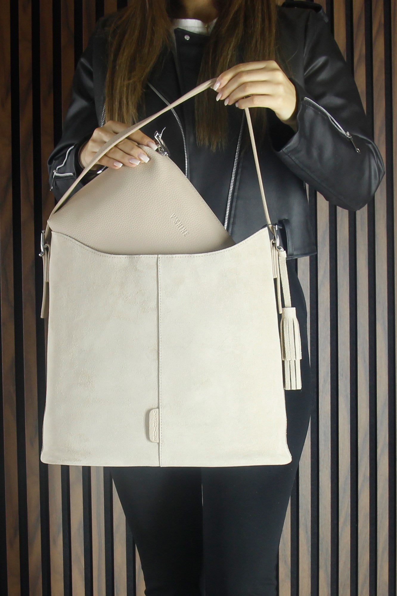 (VSN5016OC) Bej Hakiki Dana Süet Püsküllü Manyetik Kapaklı Büyük Boy Günlük Omuz Çantası ve El Çantası