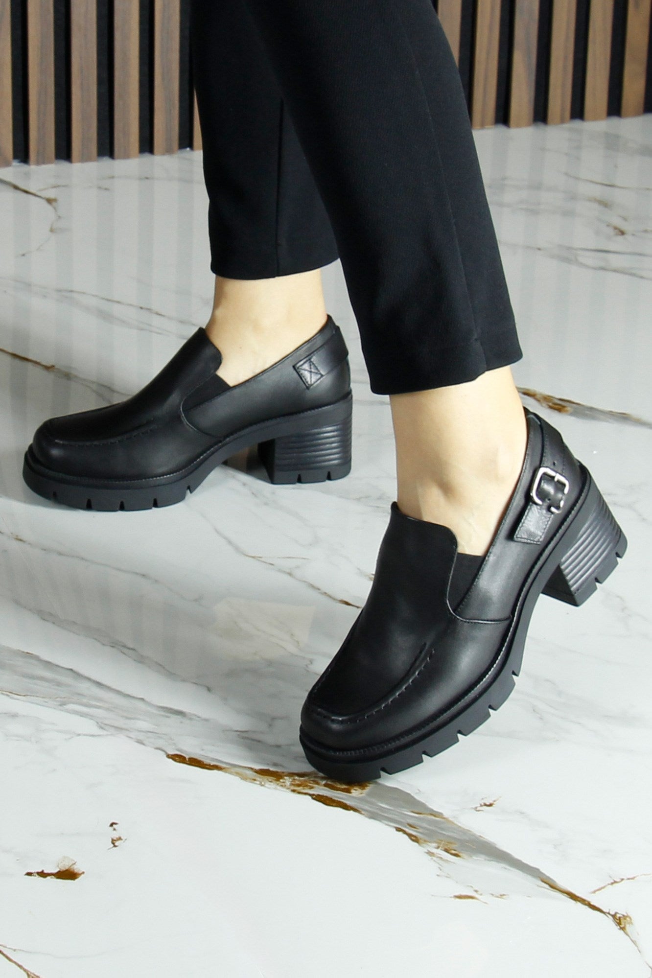 [MAX 5045] Siyah Hakiki Dana Derisi Lastikli Tokalı Kalın Topuklu Günlük Loafer Ayakkabı