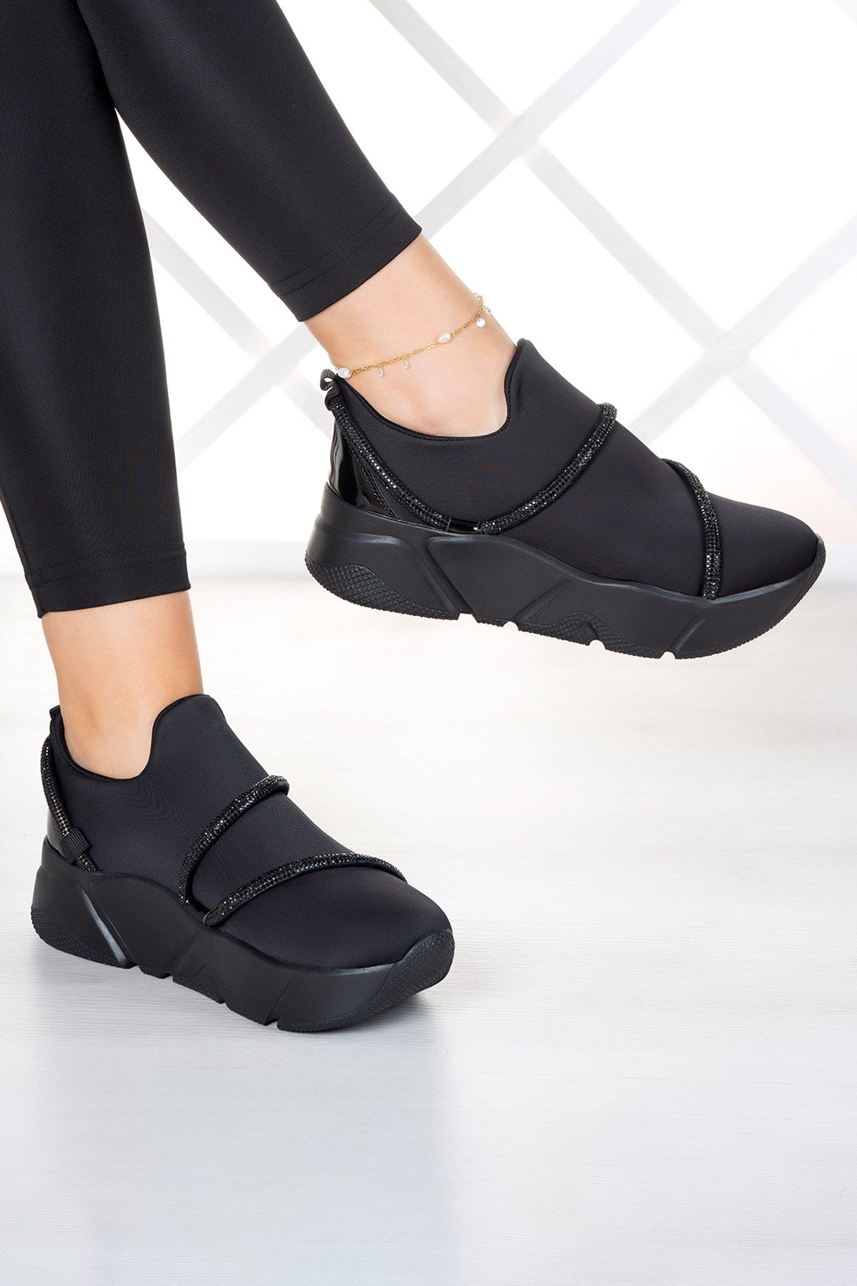 Barbara Siyah Streç Taşlı Sneaker