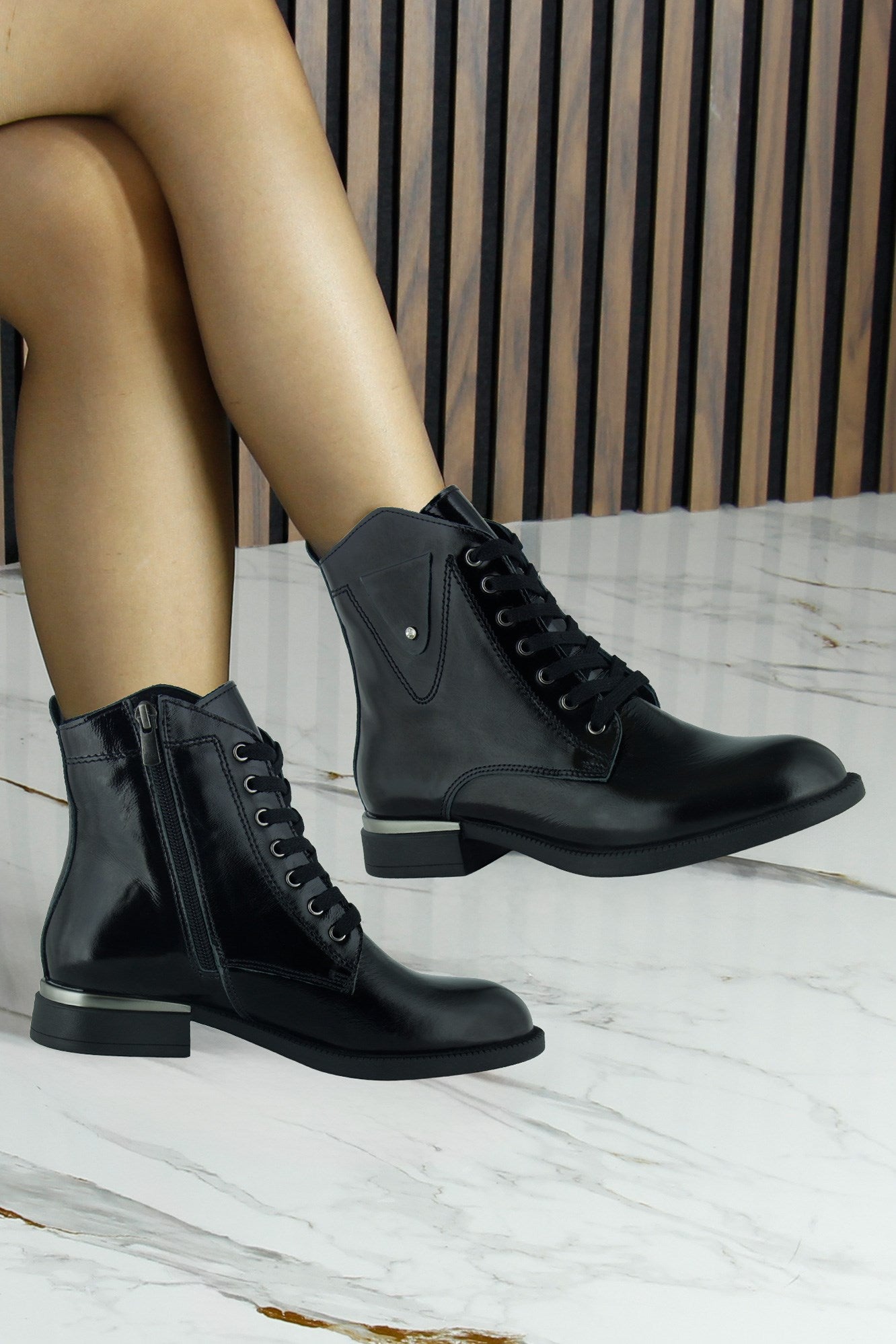 [MAX 401] Siyah Rugan Hakiki Dana Derisi Taşlı Bağcıklı Fermuarlı Yuvarlak Burun Kalın Topuklu Günlük Bot