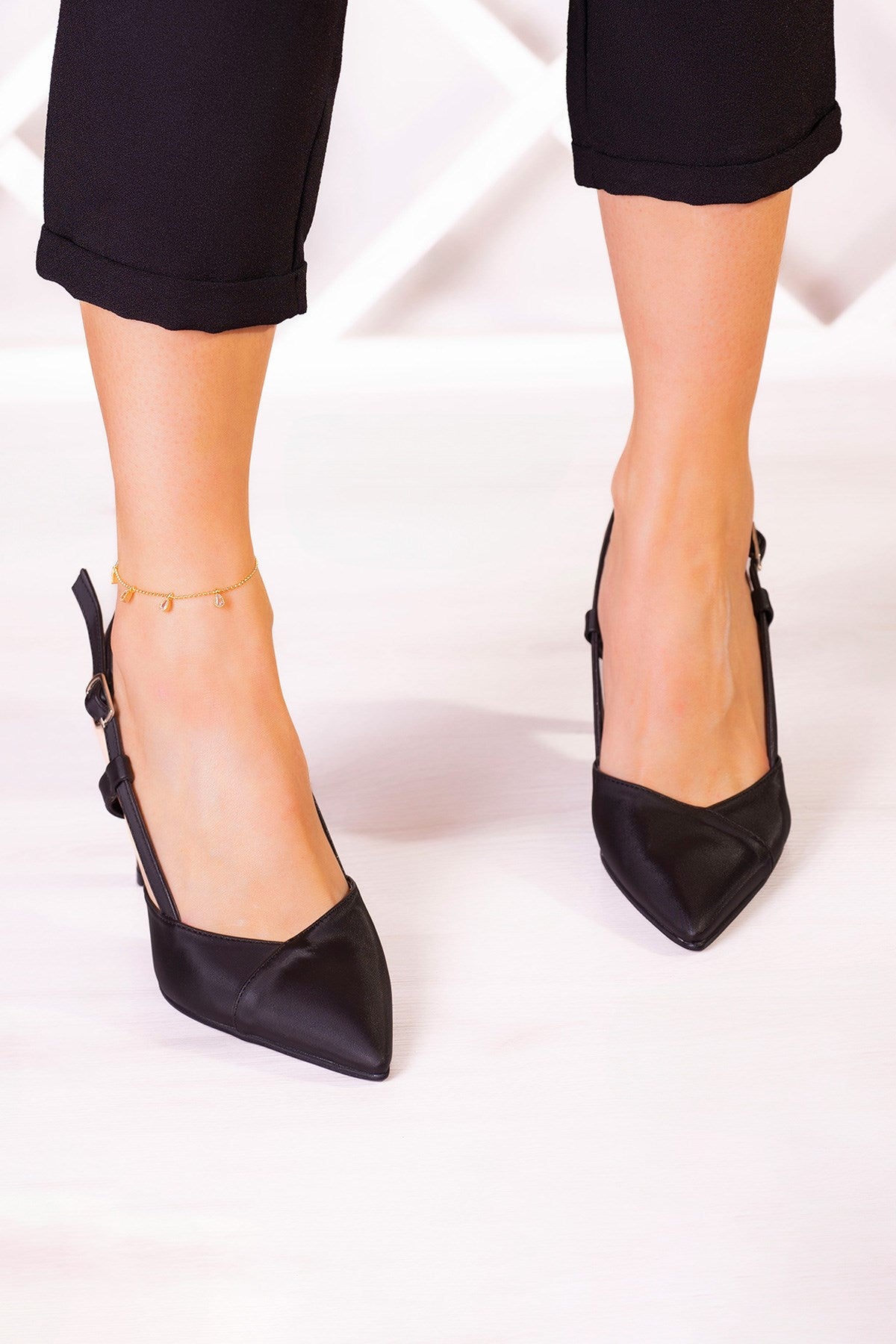 Sacha Siyah Saten Arkası Açık Abiye Stiletto