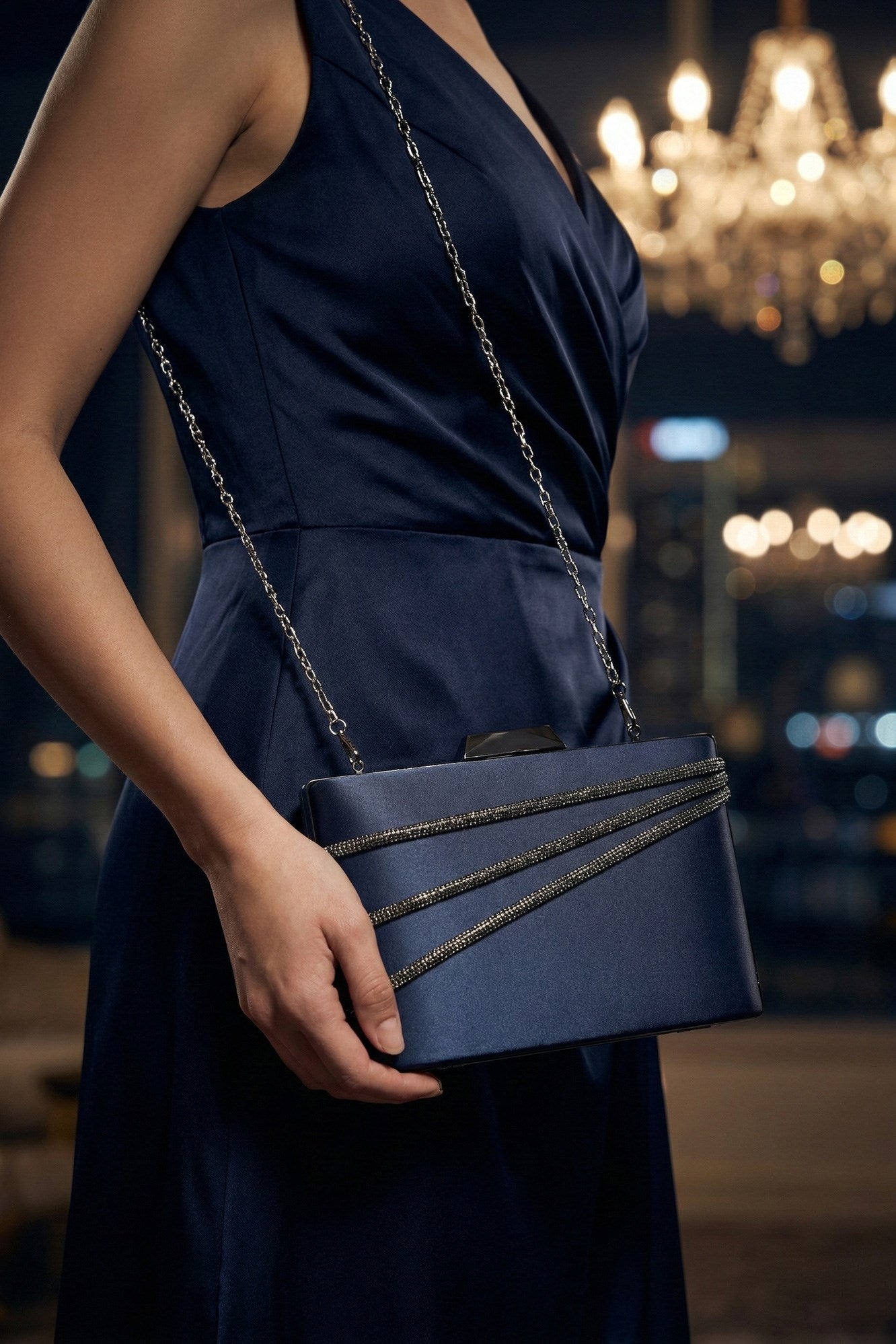 Lacivert Saten Taşlı Metal Saplı Zincir Askılı Abiye Çanta