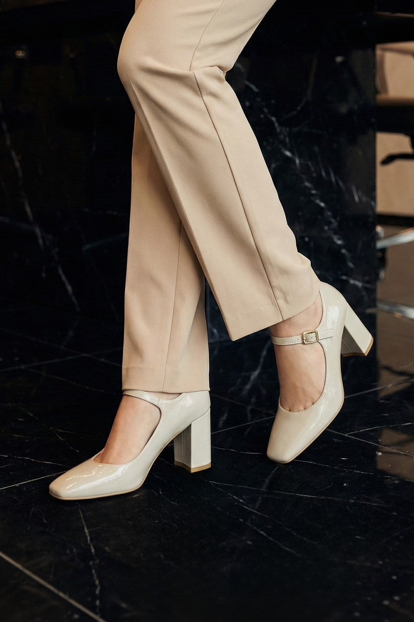 Mary Jane Bej Rugan Kare Burun Bantlı Kalın Topuklu Klasik Ayakkabı