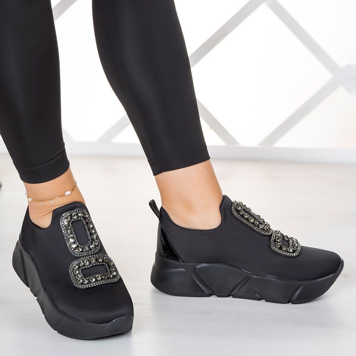 Almendra Siyah Streç Taşlı Sneaker