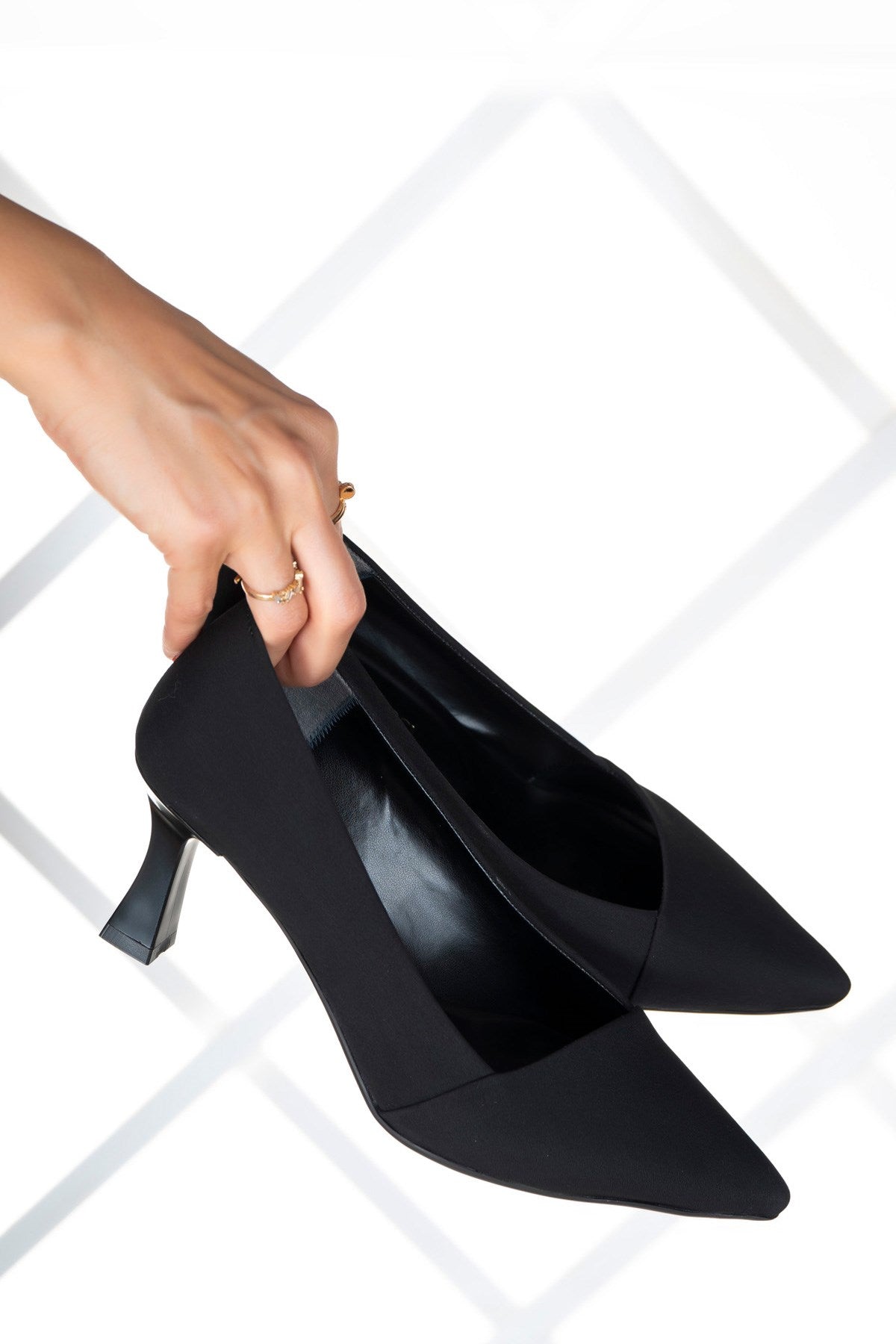 Laura Plus Siyah Krep Zarif Sivri Burun Abiye Ayakkabı
